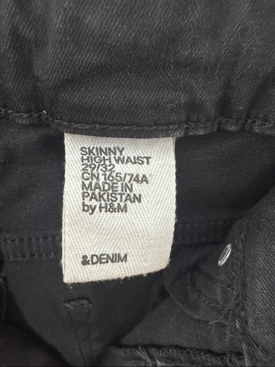 H&M Women's Black Skinny Jeans with Distressed Knees - Picture 4 of 7